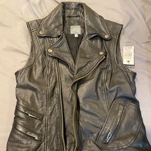 LEATHER VEST (GRAYS BY SAKS FIFTH AVE)